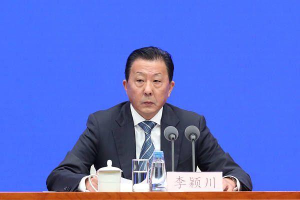 被透明人侵犯高潮h动漫